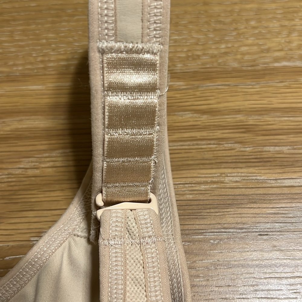 Wacoal Underwire Sports Bra - Women's size 38C NWOT.# 855170 - Picture 6 of 8